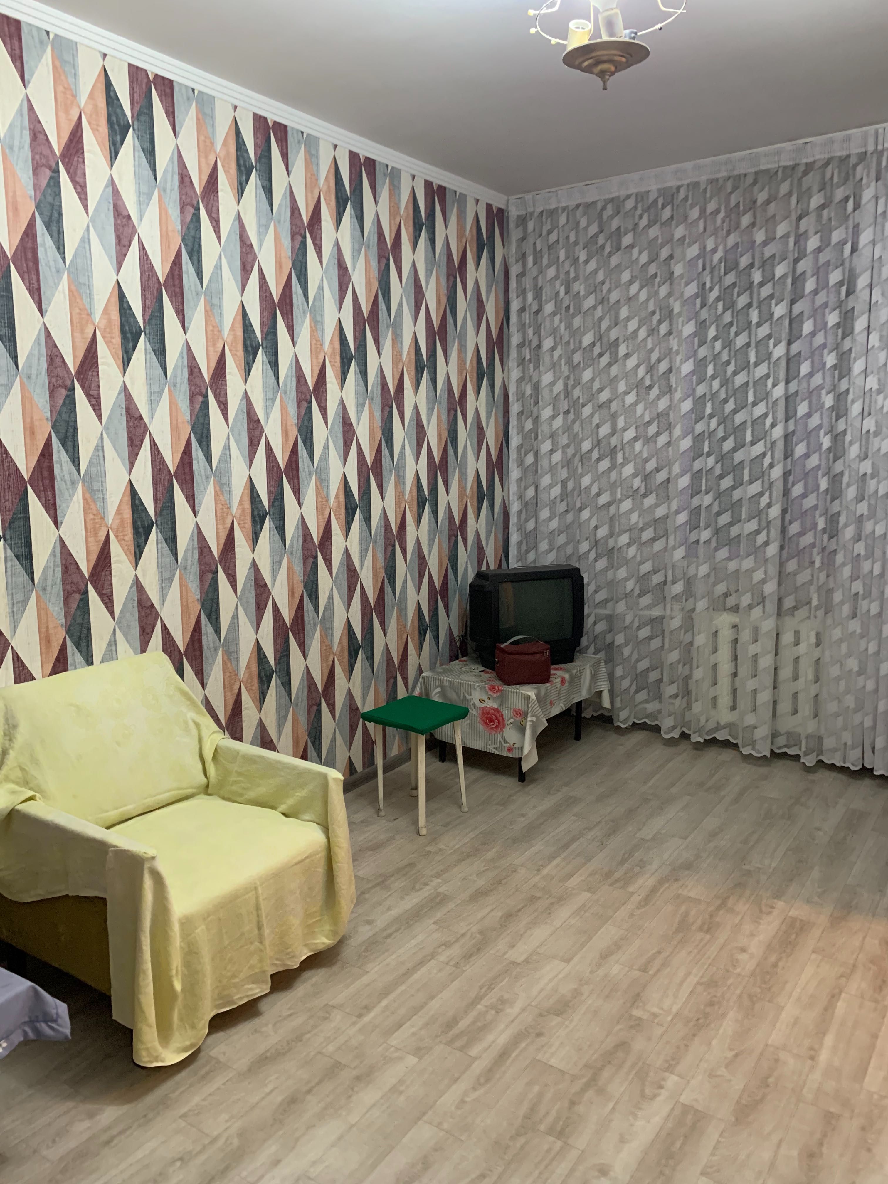 Ялангач массив 1- комнатная, переделанная в 2- х, 33 кв, 41500!