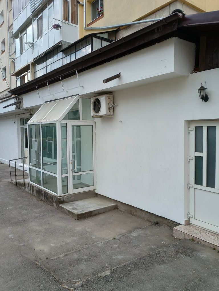 Închiriez spațiu comercial