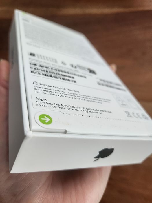 Vand Iphone 16 pro 128gb nou cu garantie 2 ani