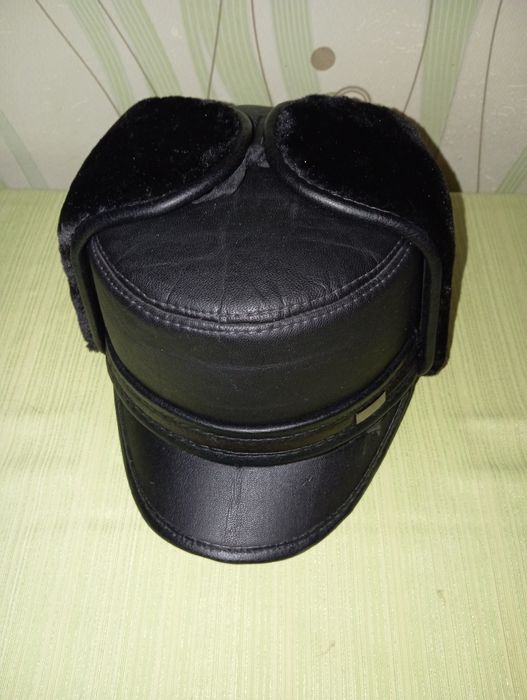 Зимняя кепка с мехом .