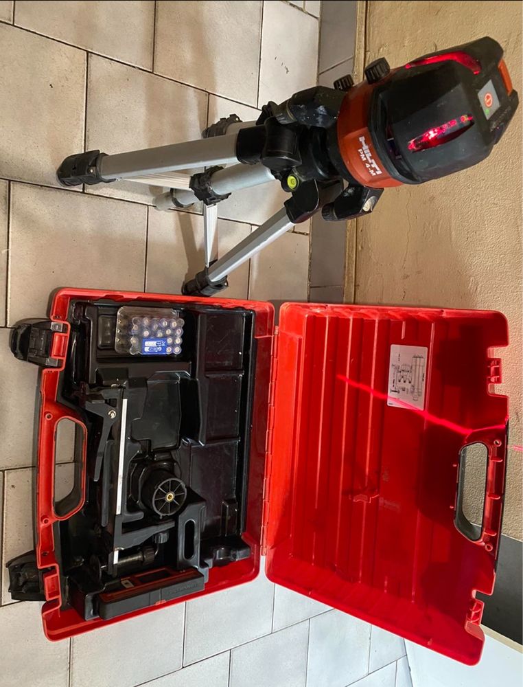 Многолинеен лазерен нивел Hilti pm4 M