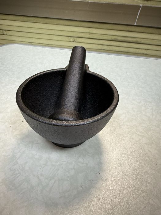 Чугунено хаванче за подправки с чукало