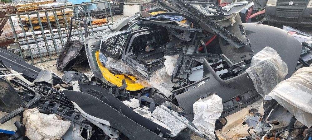 Vând piese pt dezmembrări