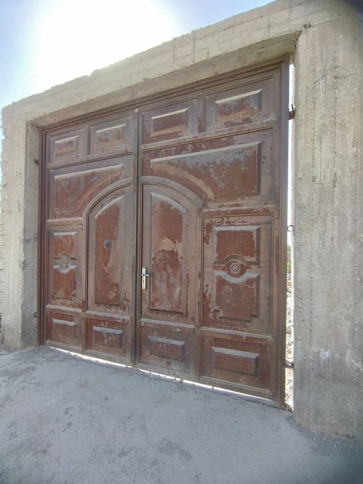 Дарвоза сотилади