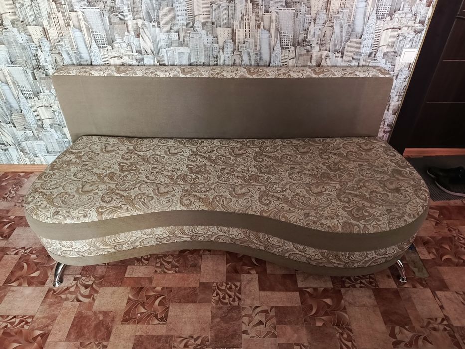 Продам хорошую софу (диван)