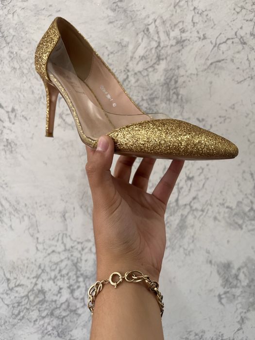 Туфли сотилади янги