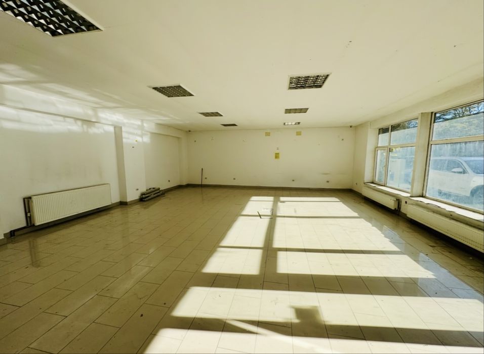 Spatiu comercial de inchiriat la bulevard zona Siraj