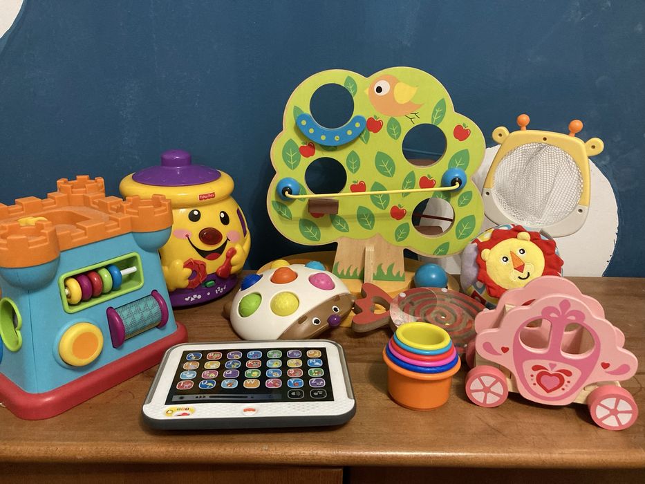 Pachet jucarii din lemn si tableta