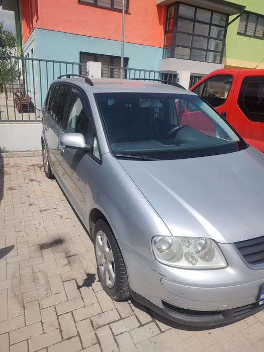 Vând Volkswagen Touran