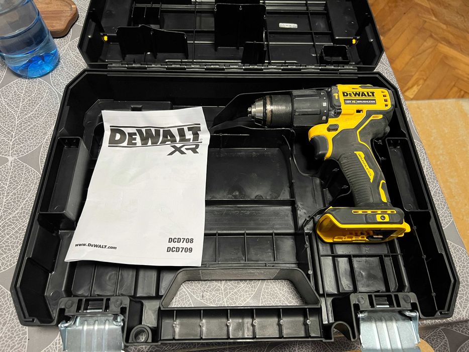 Винтоверт Dewalt DCD709