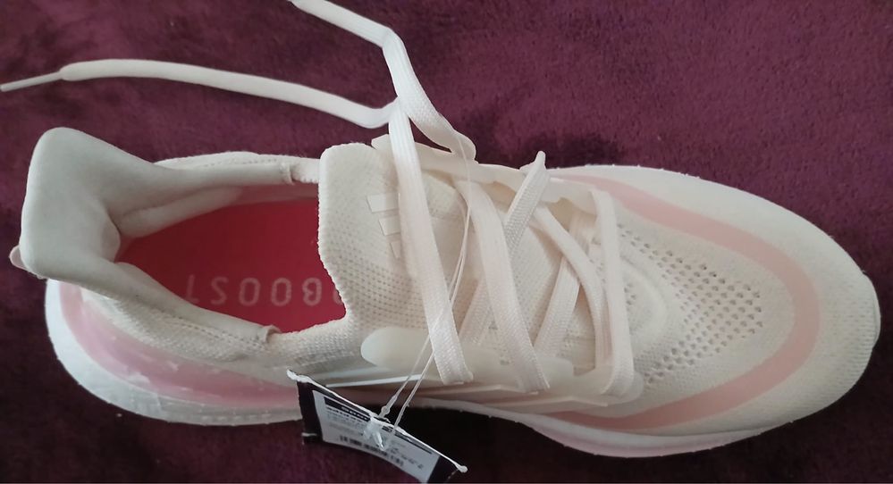 adidasi adidas originali cu eticheta