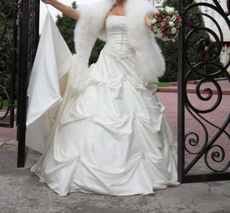 Продам свадебное платье со шлейфом, 42-44размер