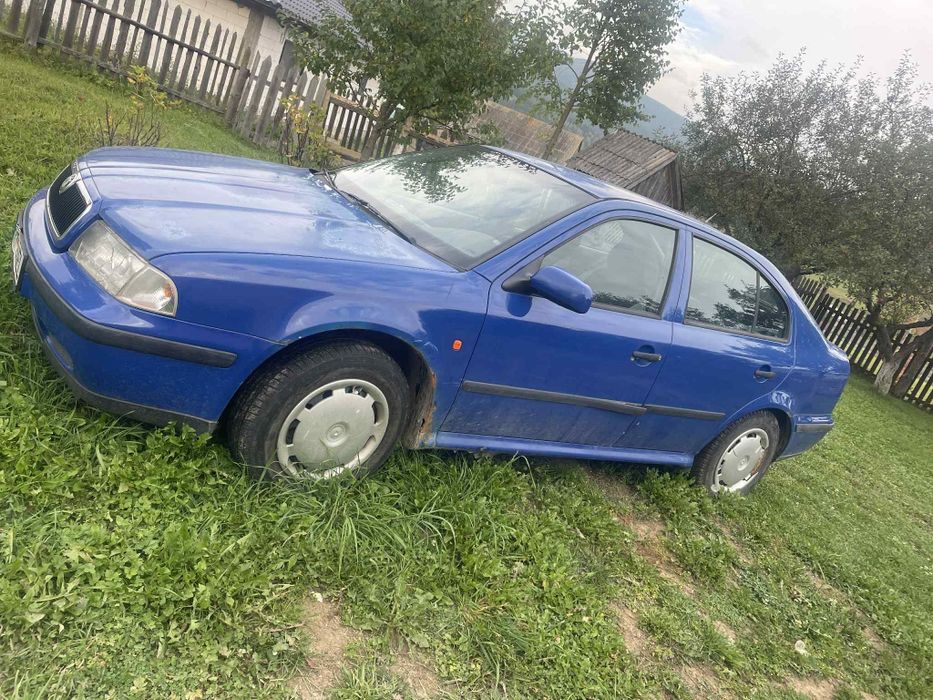 Vând sau dezmembrez  skoda