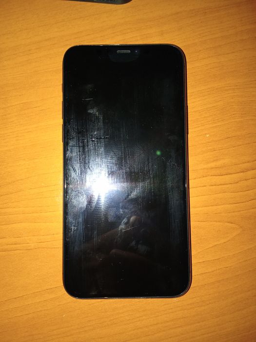 iPhone 11 pro 64 GB-Defect in mare parte