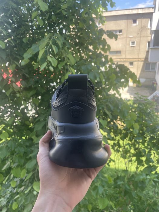 Versace chain reaction