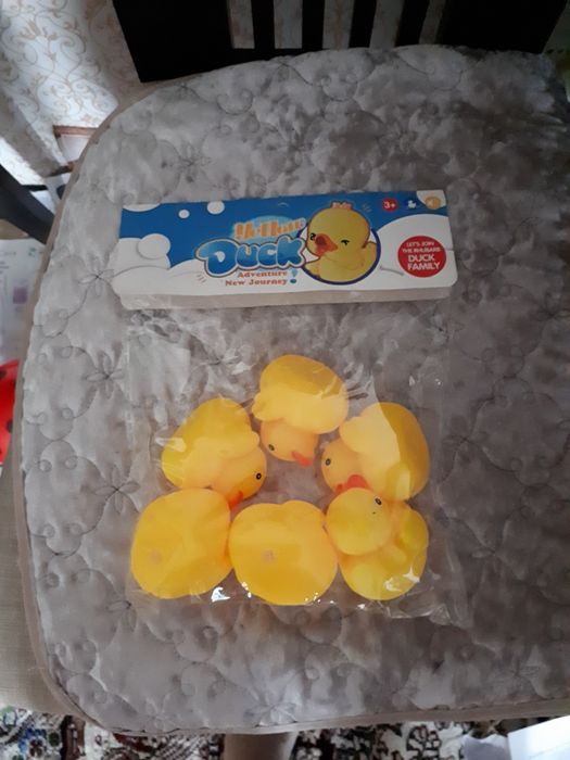 Игрушки утята резиновые
