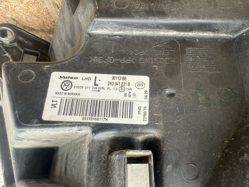 Far stanga VW Amarok Xenon Adaptiv + LED Original Europa