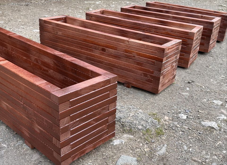 Jardiniere din lemn