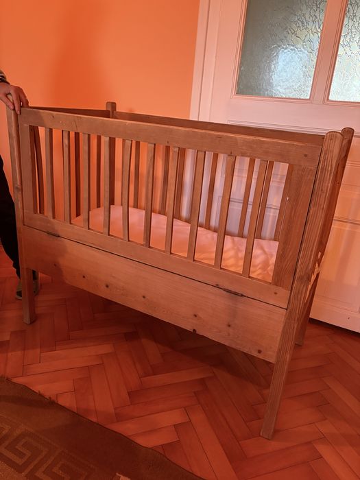 Vand pat din lemn pentru copii