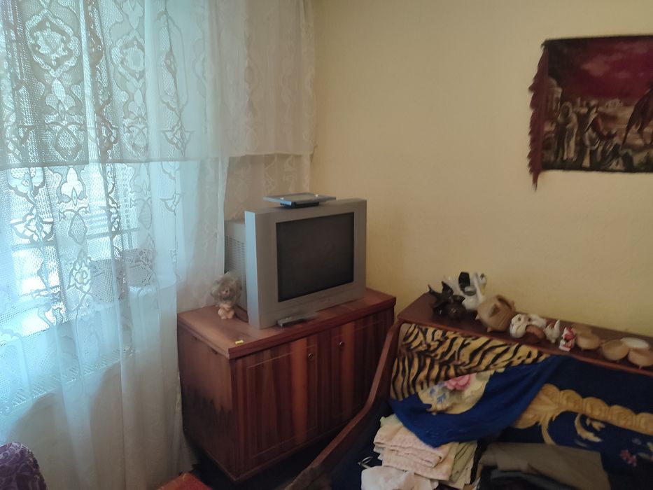 Vând apartament 3 camere in ADJUD