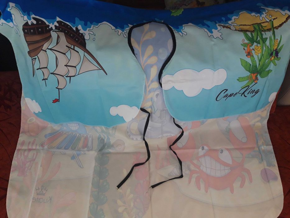 Продавам ДЕТСКА ПЕЛЕРИНА за подстригване, НОВА, без следи от употреба