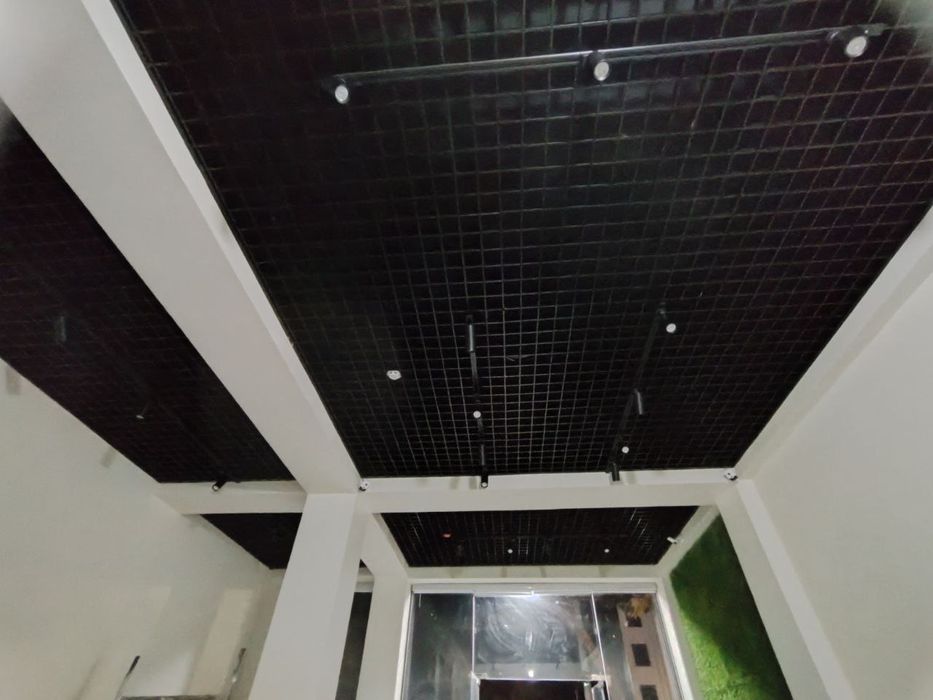 grilyato urnatish. ustanovka podvesnoy potolok