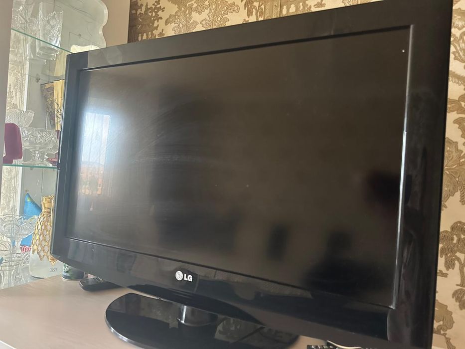 Телевизор, хорошим состояний,все работает