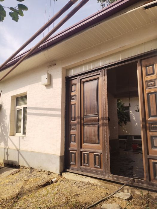 Uy sotiladi 1.2 soʻtih 3 xona 1 kuhna 2 sanuzel