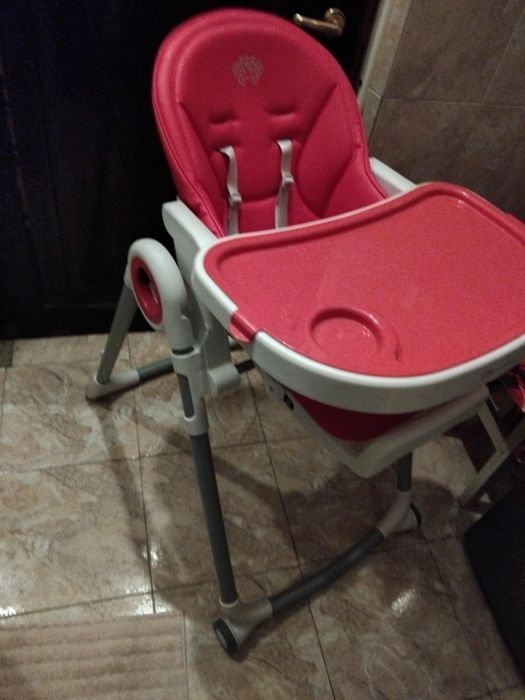 Vând scaun cu masă pentru copii