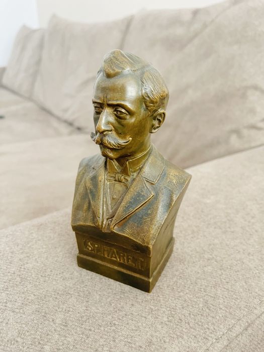 Statuie originala Spiru Haret