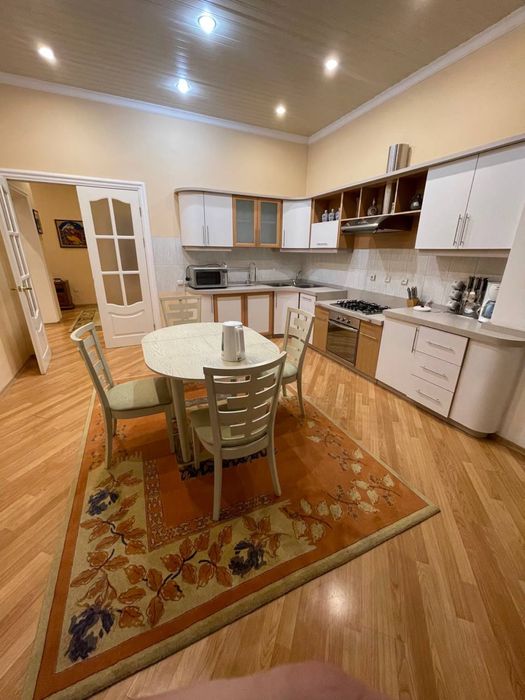 Аренда 3 комнатная 140кв.м Садыка Азимова