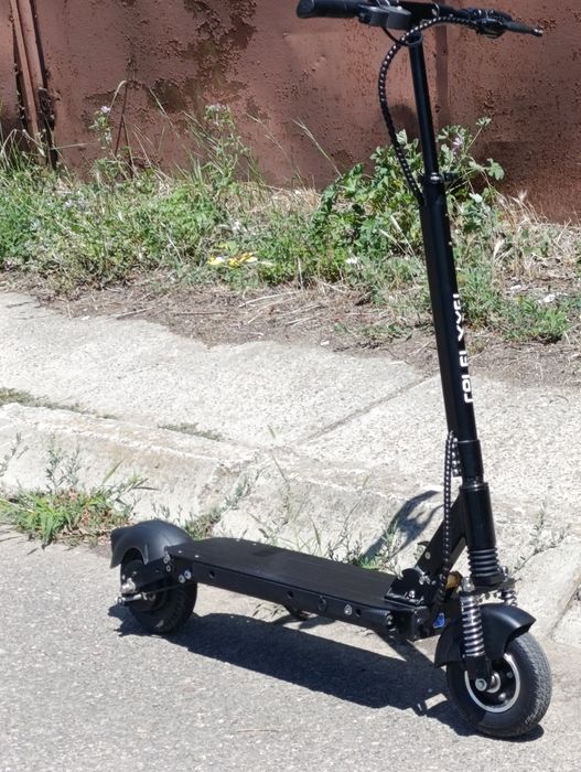 Trotineta Electrica Echipamenta cu toate accesoriile la ea
