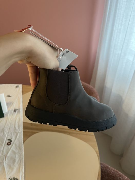 Чисто нови стилни боти Zara размер 25