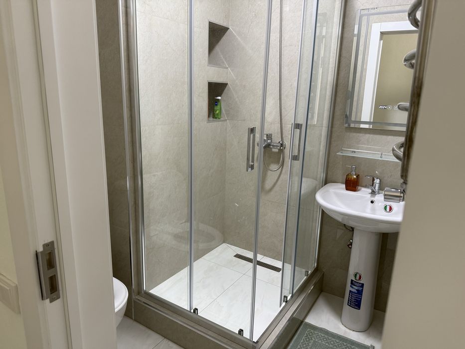 Продается новая большая квартира в новостройке в отличном месте