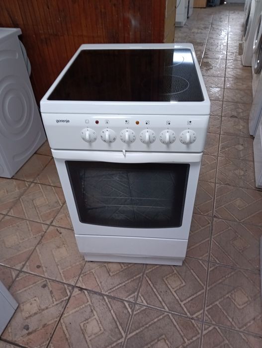 Тясна 50 см печка с керамичен плот Gorenje  с две години Гаранция!