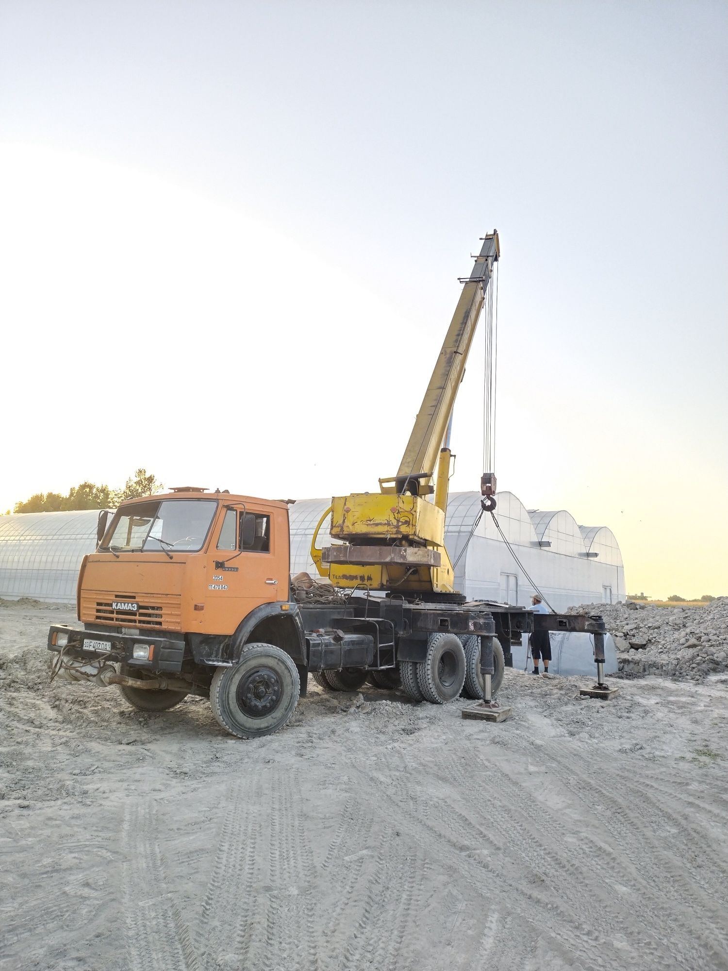 Avtokran sotiladi Kamaz 30T va xizmat korsatadi