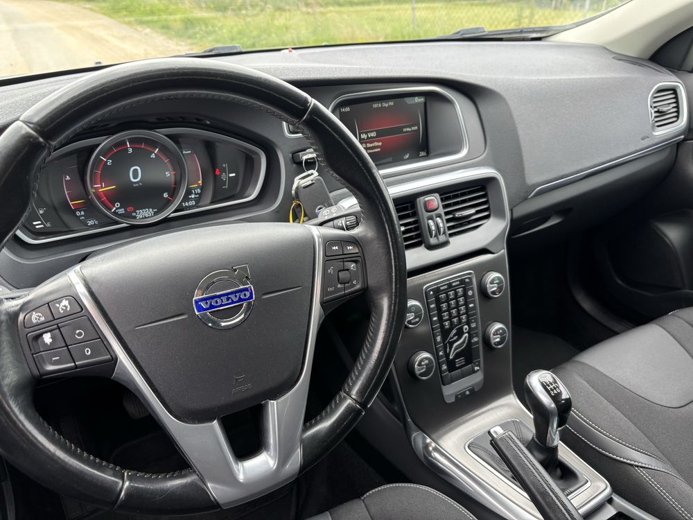Volvo V40-2014-2.0 diesel-Bord digital