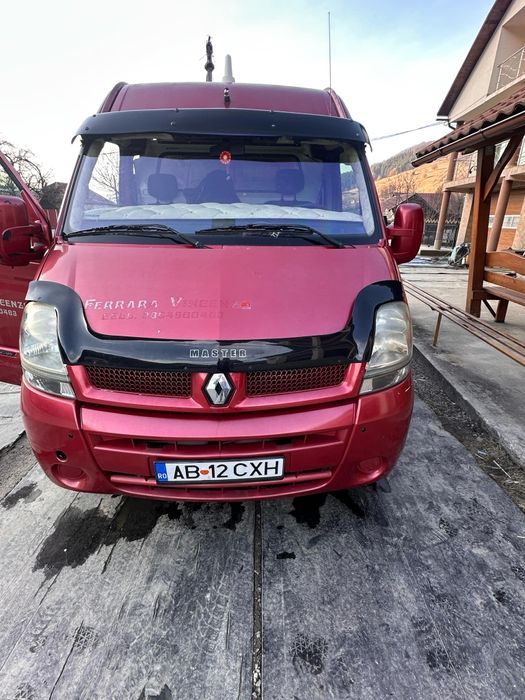 Vând Renou master !