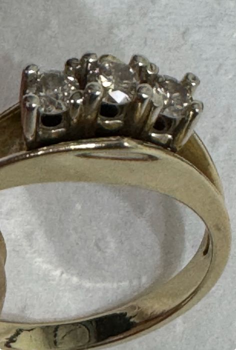 Продам набор золото бриллианты крупные не крошка  вес 8.6 грамм