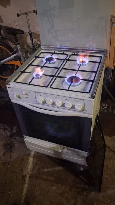 Срочно продаётся газ плита Индизит 60x60x85 плита размер 60х60