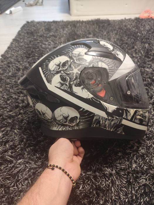 Casca ,mănuși, genunchere