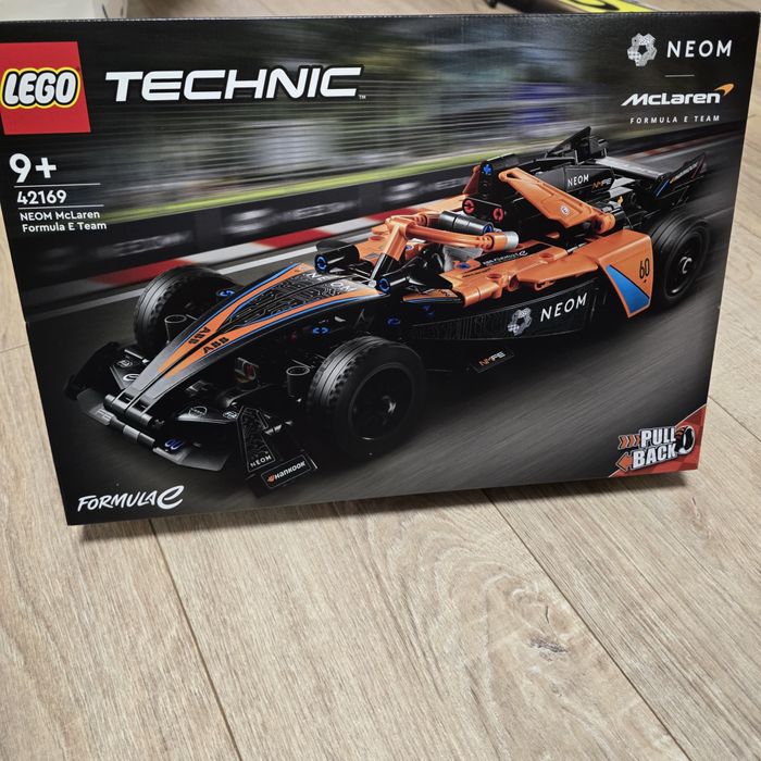 Set LEGO Technic original, model Formula E Porsche 99X Electric