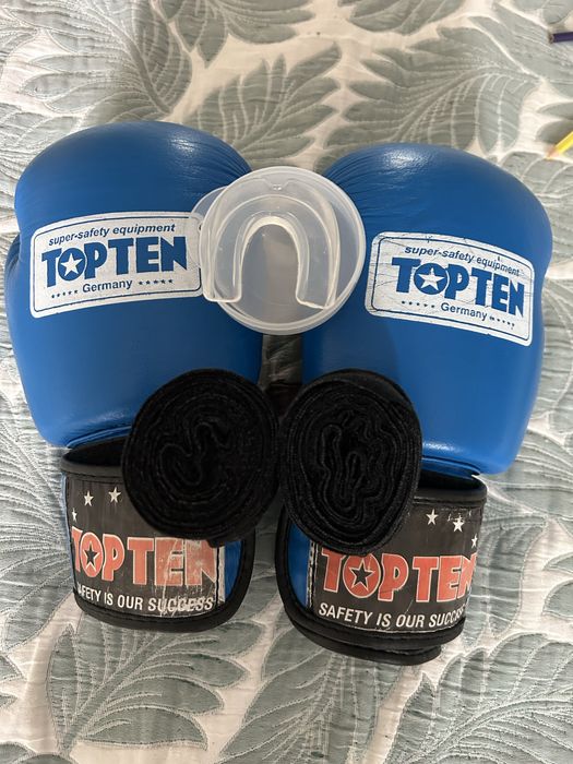 Продам боксерские перчатки, бинты и новую кару!!!