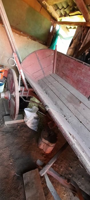 Căruță decor tradițional țigănească.