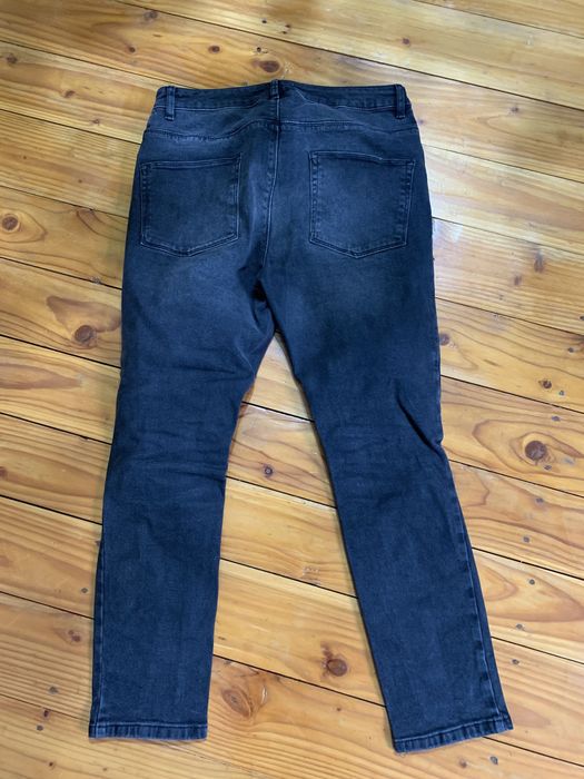 Vând blugi gri rupți ASOS mărimea W30L32