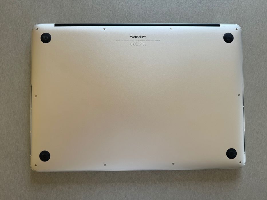 Macbook Pro 15 inch / late 2015 / 2.2GHz Intel I7 / 16gb /258GB/ A1398