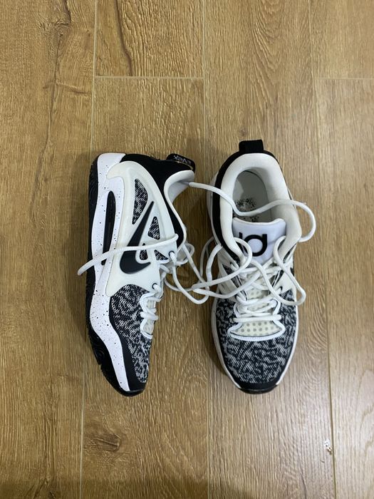 Баскетбольные кроссовки