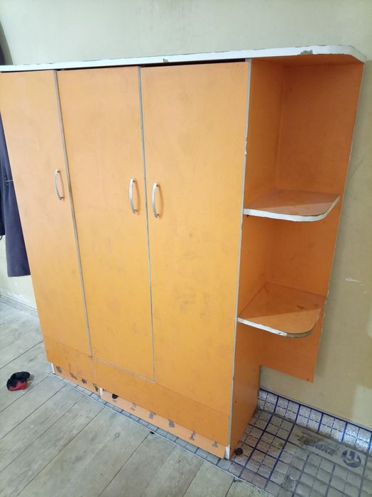 Детский шкаф. Камини тузатиб ишлатса бу́лади.