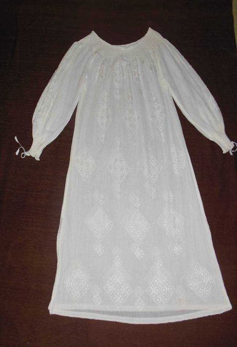 Rochie pretioasa veche de 45 de ani