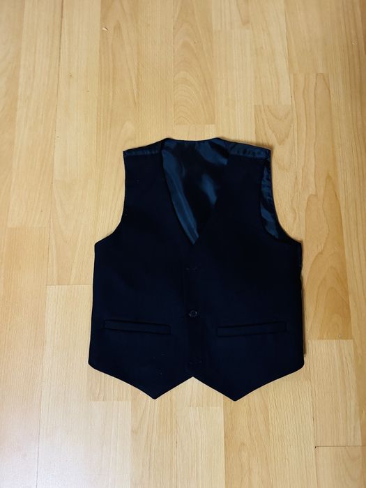 Продавам елек панталон и сако за деца от 7-9 годишни